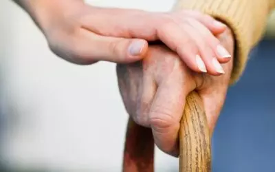 Hoe verloopt het aanvragen van verpleging of verzorging via de zorgverzekeraar?